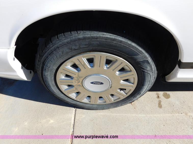 image for item AW9435 2003 Ford Crown Victoria Police Interceptor