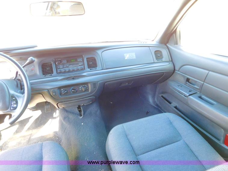 image for item AW9435 2003 Ford Crown Victoria Police Interceptor