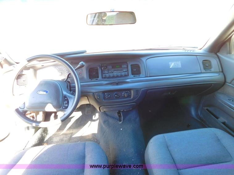 image for item AW9435 2003 Ford Crown Victoria Police Interceptor