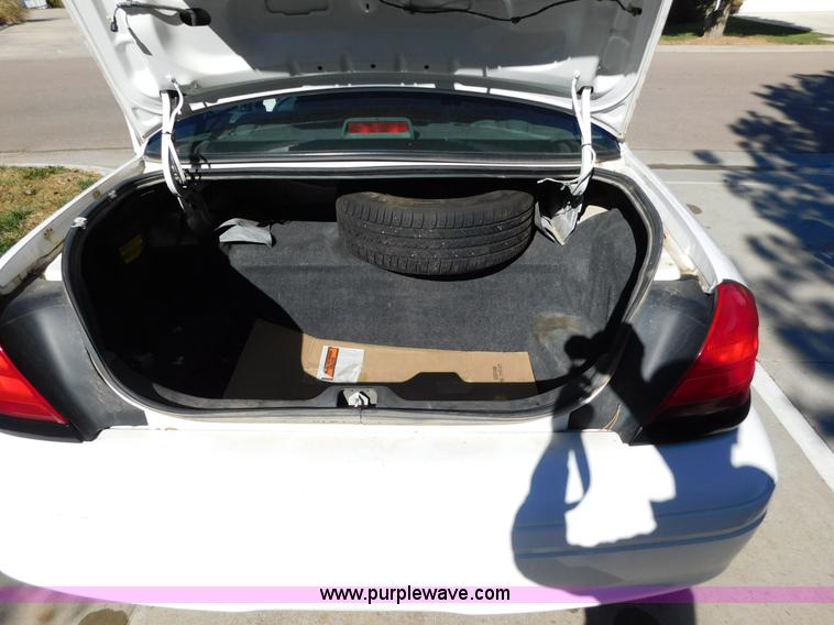 image for item AW9435 2003 Ford Crown Victoria Police Interceptor