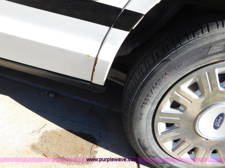 image for item AW9435 2003 Ford Crown Victoria Police Interceptor