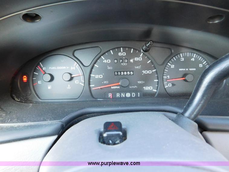 image for item AW9438 2002 Ford Taurus