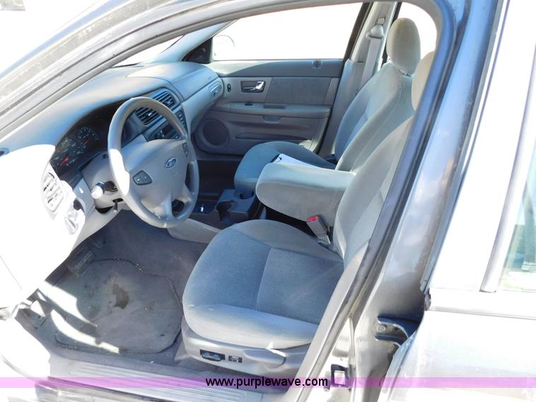image for item AW9438 2002 Ford Taurus