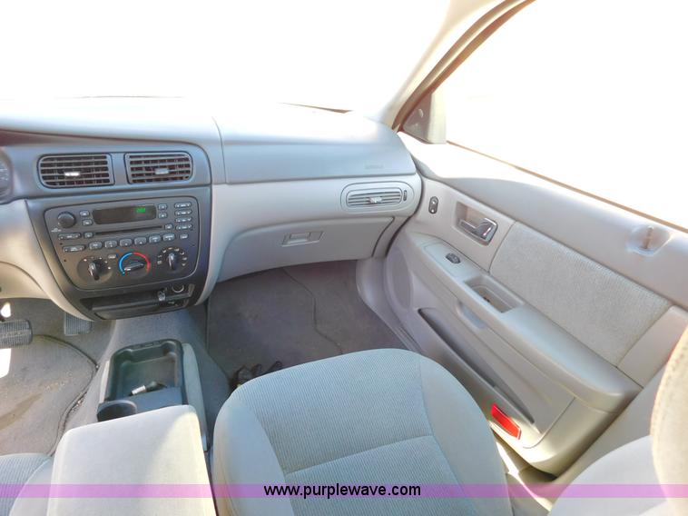 image for item AW9438 2002 Ford Taurus