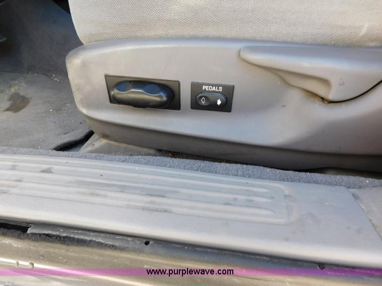 image for item AW9438 2002 Ford Taurus