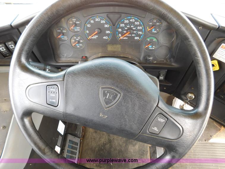 image for item AW9443 2005 International PB10500 school bus