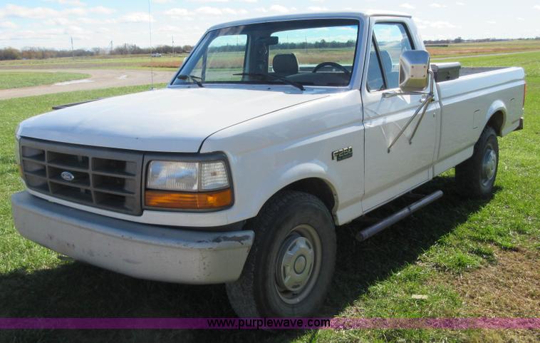 image for item BB9049 1994 Ford F250 XL pickup truck