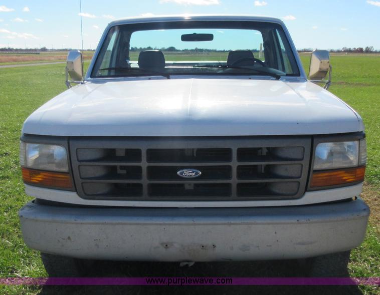 image for item BB9049 1994 Ford F250 XL pickup truck