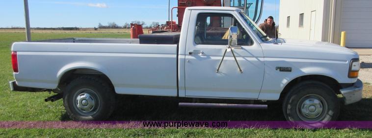 image for item BB9049 1994 Ford F250 XL pickup truck