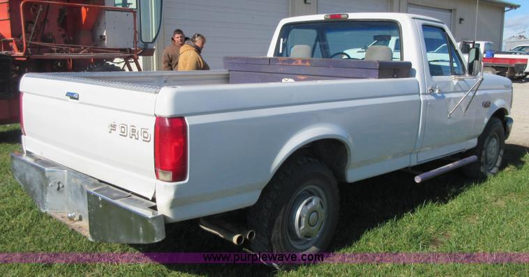 image for item BB9049 1994 Ford F250 XL pickup truck