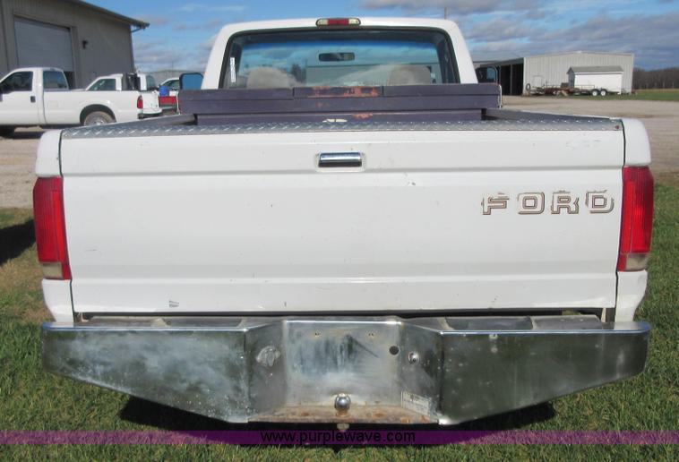 image for item BB9049 1994 Ford F250 XL pickup truck
