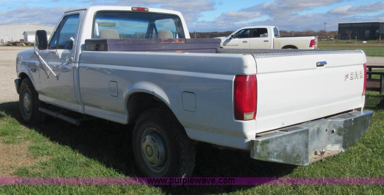 image for item BB9049 1994 Ford F250 XL pickup truck