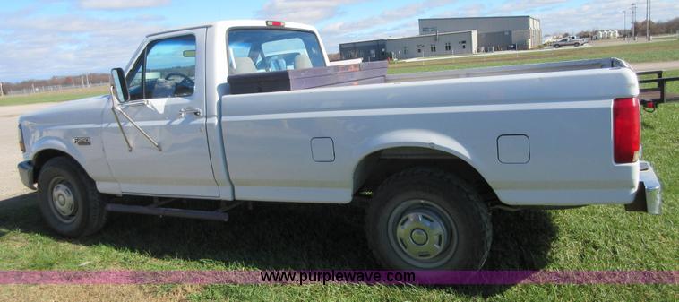 image for item BB9049 1994 Ford F250 XL pickup truck