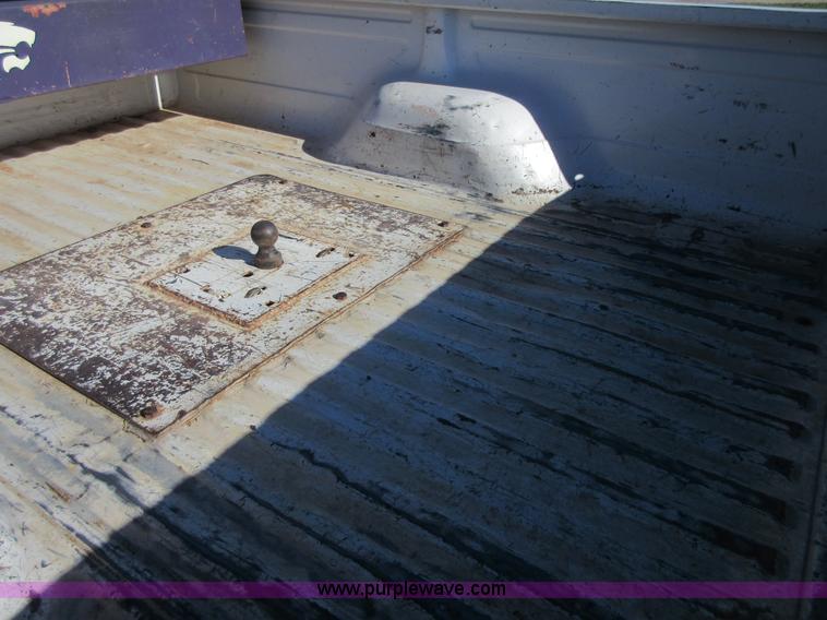 image for item BB9049 1994 Ford F250 XL pickup truck