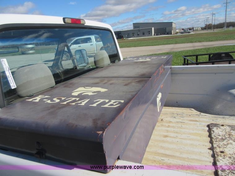 image for item BB9049 1994 Ford F250 XL pickup truck