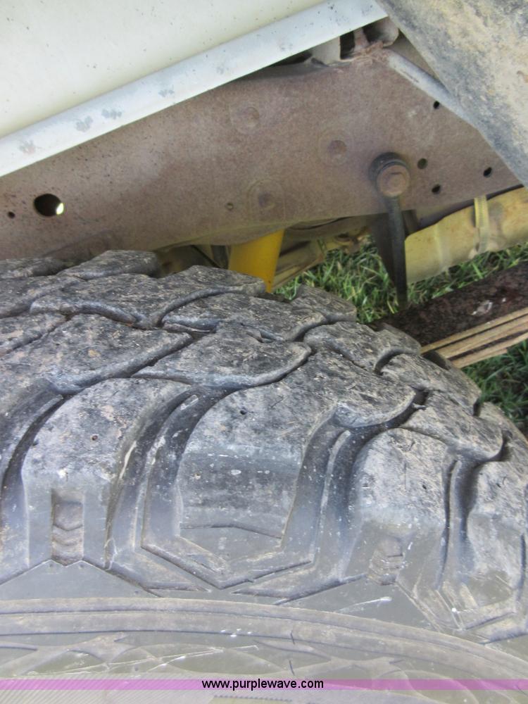 image for item BB9049 1994 Ford F250 XL pickup truck