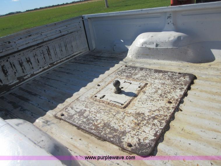 image for item BB9049 1994 Ford F250 XL pickup truck