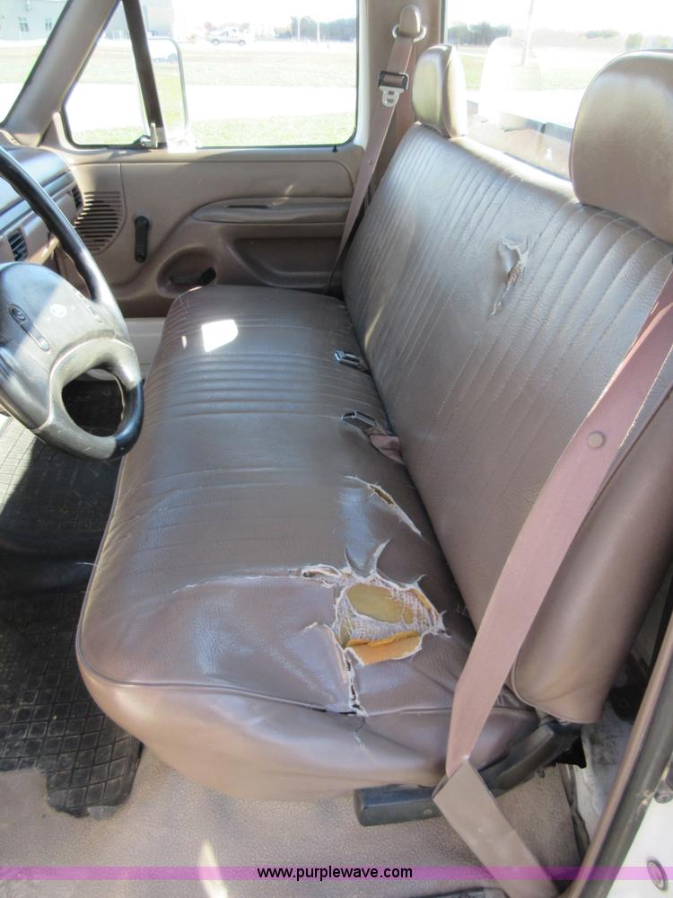 image for item BB9049 1994 Ford F250 XL pickup truck