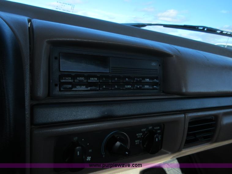 image for item BB9049 1994 Ford F250 XL pickup truck