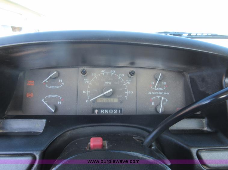 image for item BB9049 1994 Ford F250 XL pickup truck