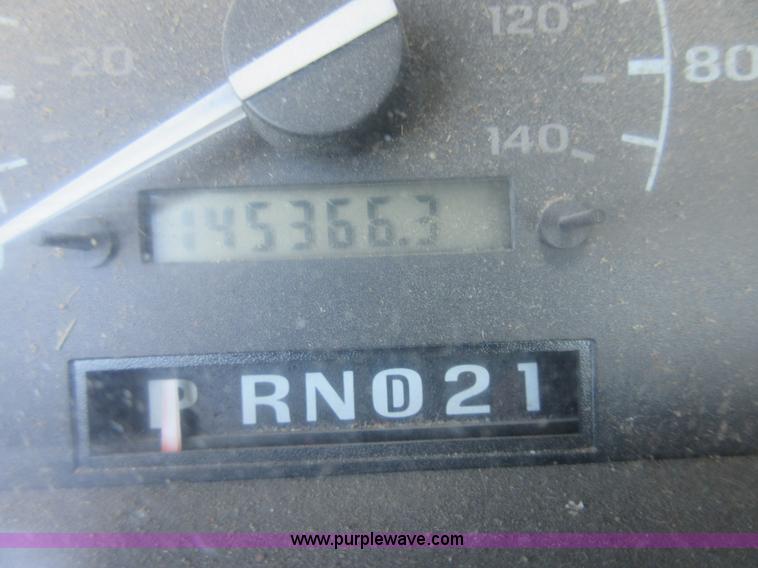 image for item BB9049 1994 Ford F250 XL pickup truck