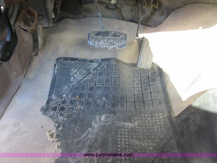 image for item BB9049 1994 Ford F250 XL pickup truck