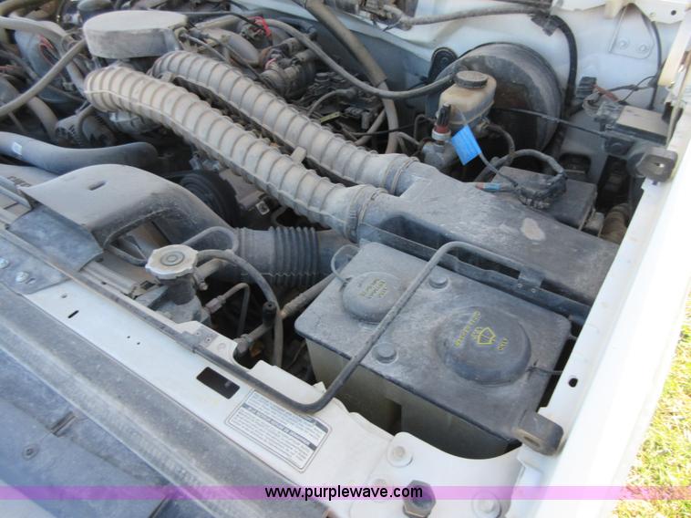 image for item BB9049 1994 Ford F250 XL pickup truck