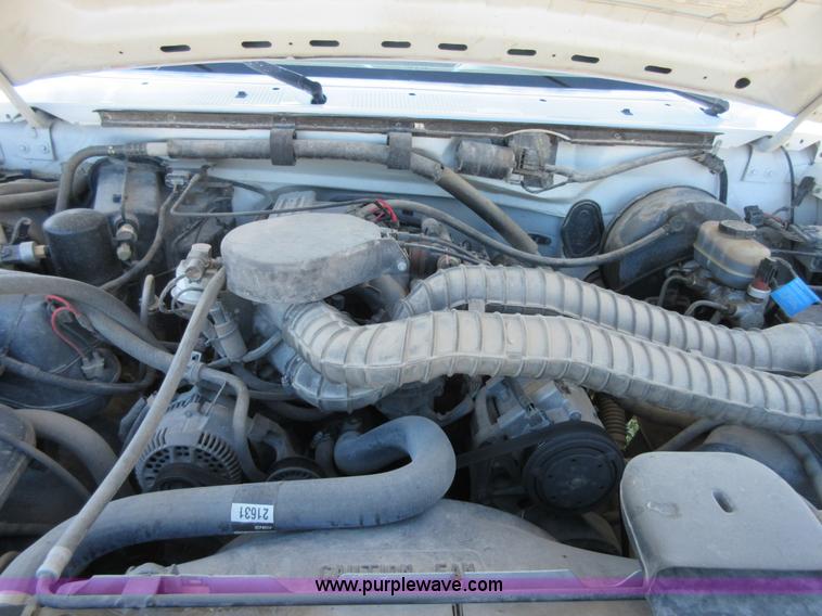 image for item BB9049 1994 Ford F250 XL pickup truck