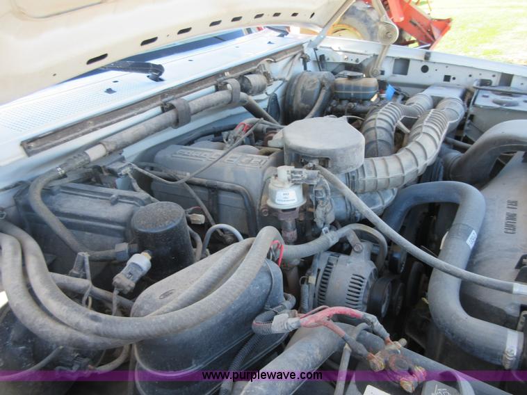 image for item BB9049 1994 Ford F250 XL pickup truck