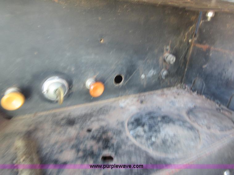 image for item BB9050 Allis Chalmers 582000 cotton picker