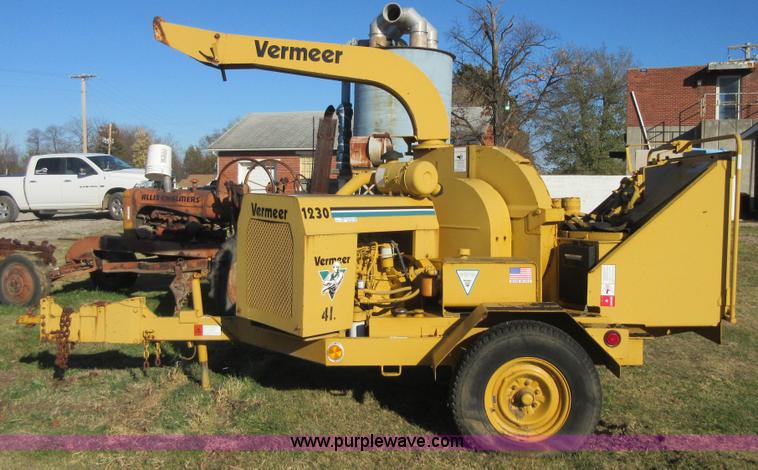 image for item BB9062 Vermeer 1230 brush chipper