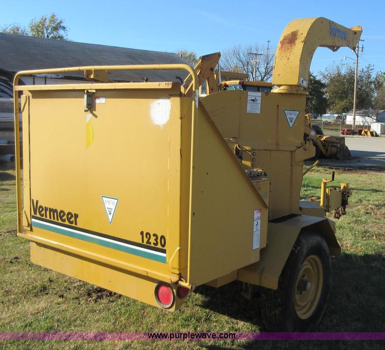 image for item BB9062 Vermeer 1230 brush chipper