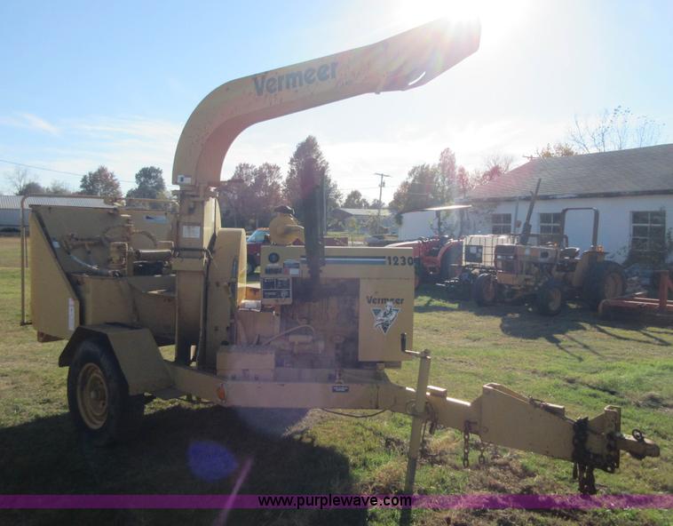 image for item BB9062 Vermeer 1230 brush chipper