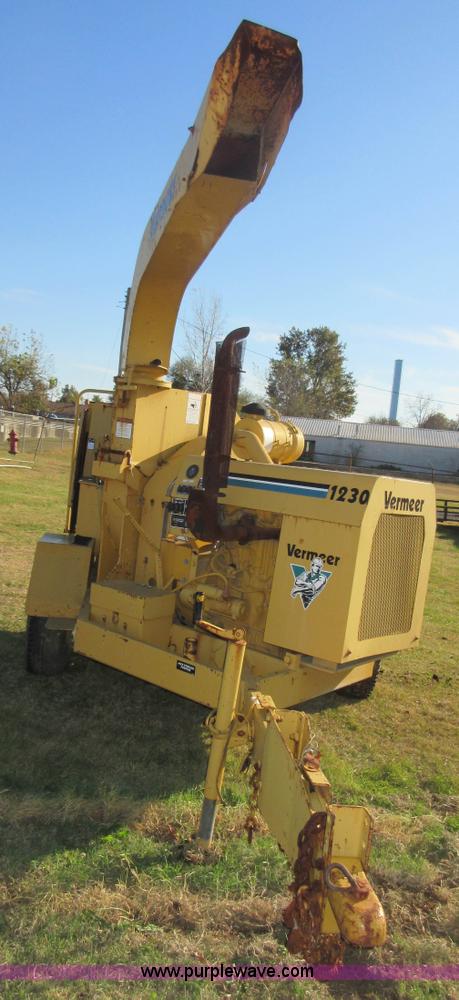 image for item BB9062 Vermeer 1230 brush chipper