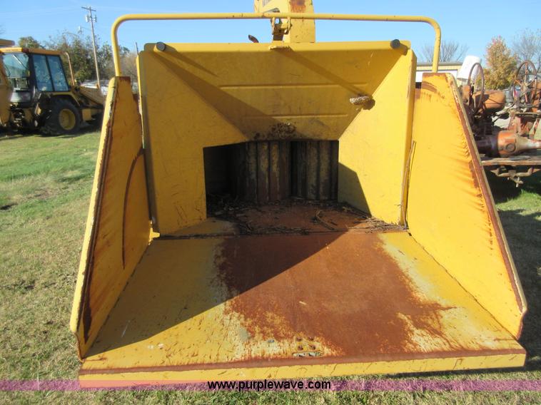 image for item BB9062 Vermeer 1230 brush chipper