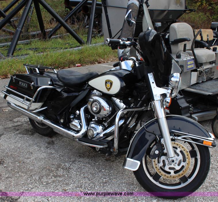 image for item BB9254 2010 Harley Davidson motorcycle