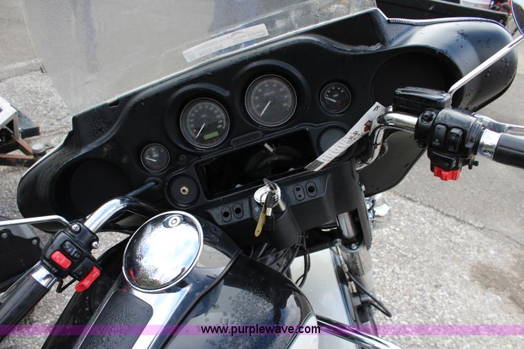 image for item BB9254 2010 Harley Davidson motorcycle