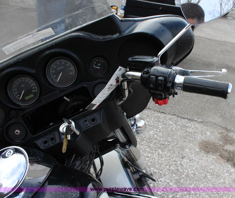 image for item BB9254 2010 Harley Davidson motorcycle