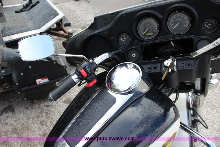 image for item BB9254 2010 Harley Davidson motorcycle