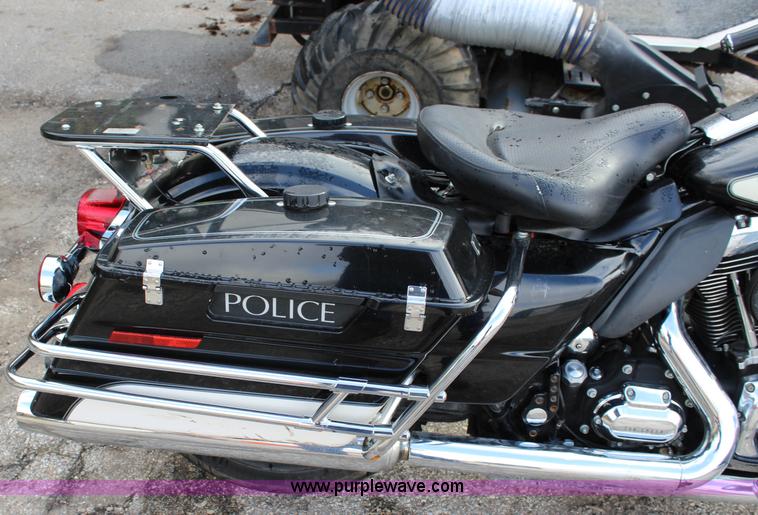 image for item BB9254 2010 Harley Davidson motorcycle