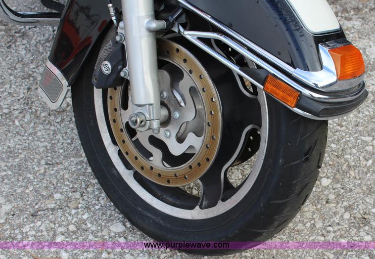 image for item BB9254 2010 Harley Davidson motorcycle
