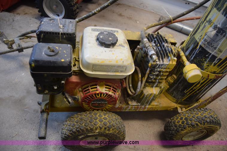 image for item BK9946 Newstripe stripe painter