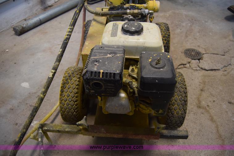 image for item BK9946 Newstripe stripe painter