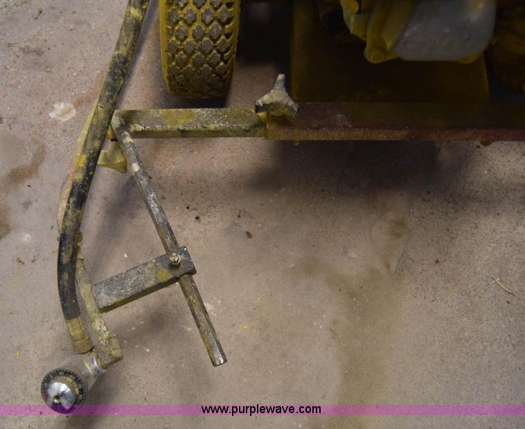 image for item BK9946 Newstripe stripe painter