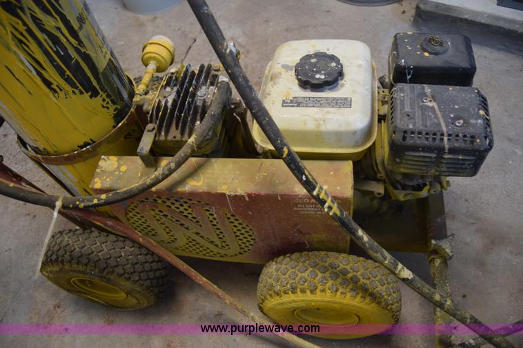 image for item BK9946 Newstripe stripe painter