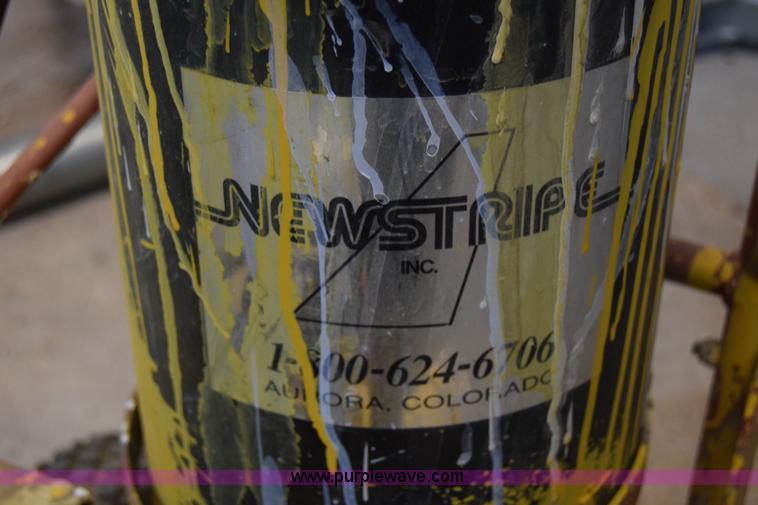 image for item BK9946 Newstripe stripe painter