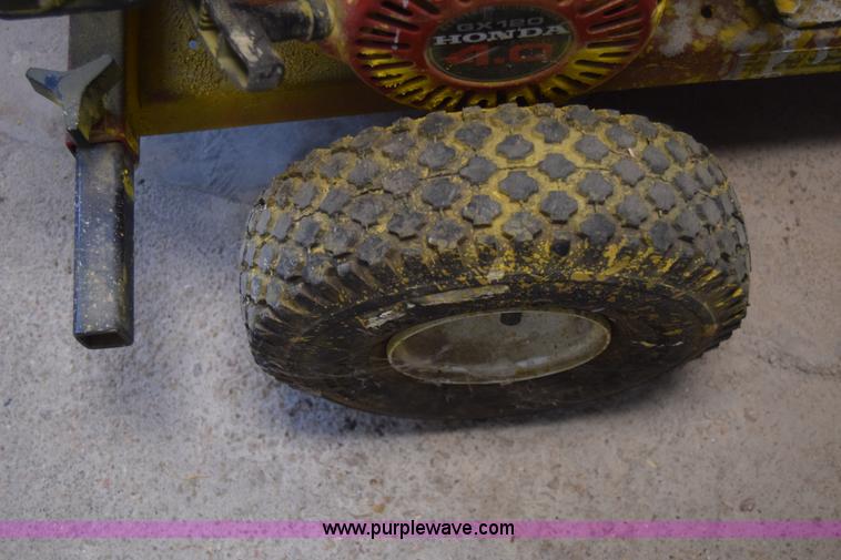 image for item BK9946 Newstripe stripe painter