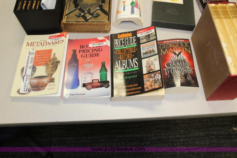 image for item BL9342 Assorted books and jewelry