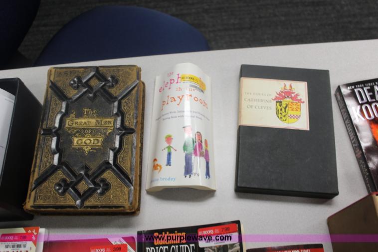 image for item BL9342 Assorted books and jewelry