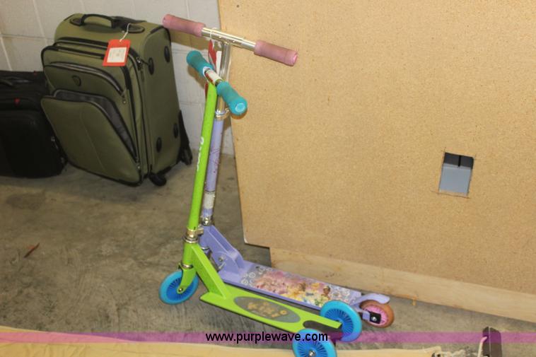 image for item BL9343 Assorted items